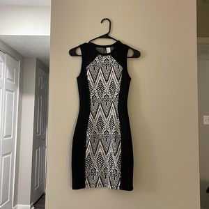 Black & White Mini Dress w/ Mesh Shoulder Size 4